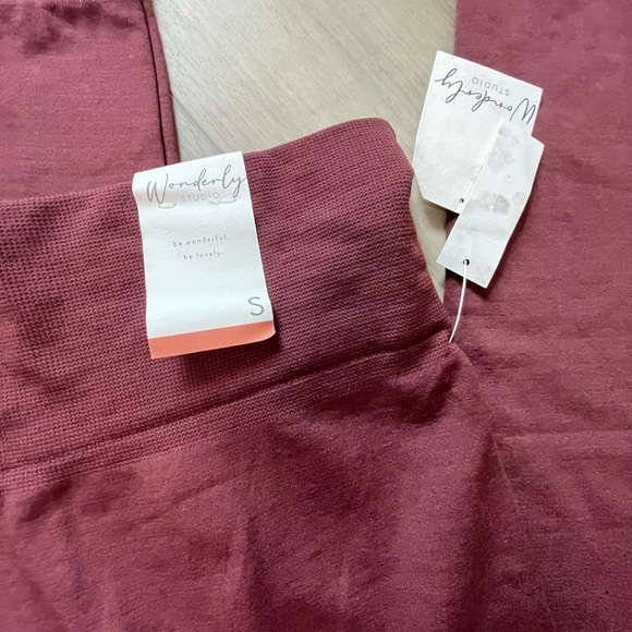 Wonderly Studio Womens Leggings Burgandy Size S New - Picture 3 of 4